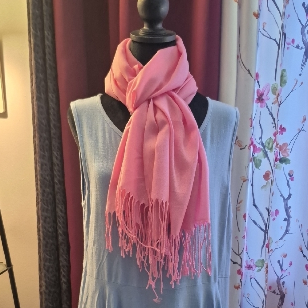 Elegant Pink Scarf with Fringe (A3)